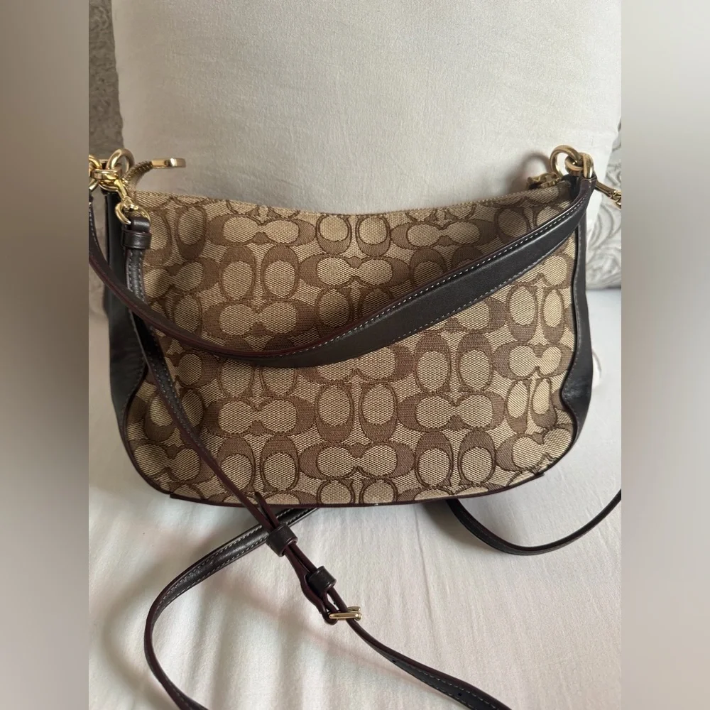 Coach Tan and Brown Signature Shoulder Bag with Wallet NWOT - Picture 4 of 15